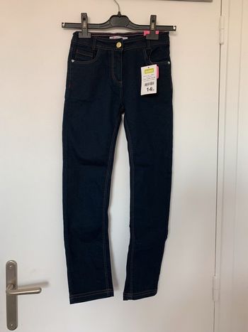 Jean slim neuf 10 ans (138 cm)