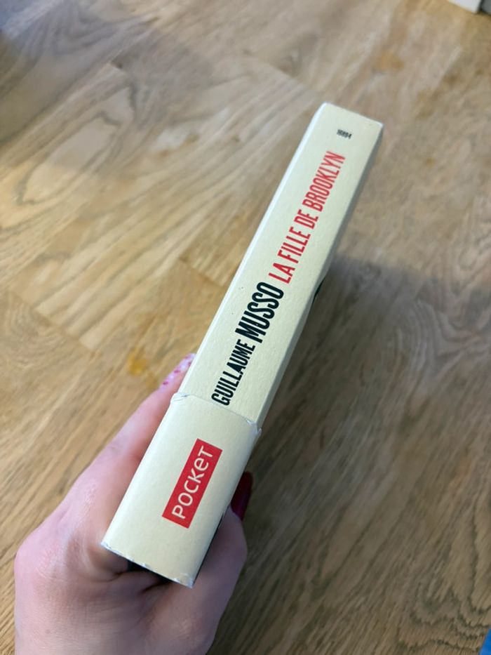 Livre la fille de Brooklyn - photo numéro 3