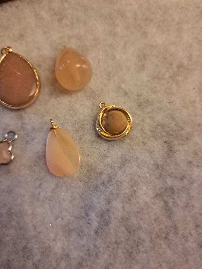 Lot de petites breloques pêche marron doré - photo numéro 6