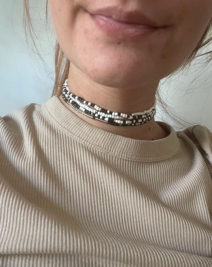 Colliers perles noir et blanc élastique ras de cou été - photo numéro 2