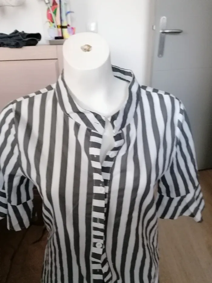 chemise longue taille 42 rayée excellent état - photo numéro 4
