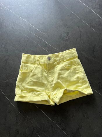 Short jaune pâle