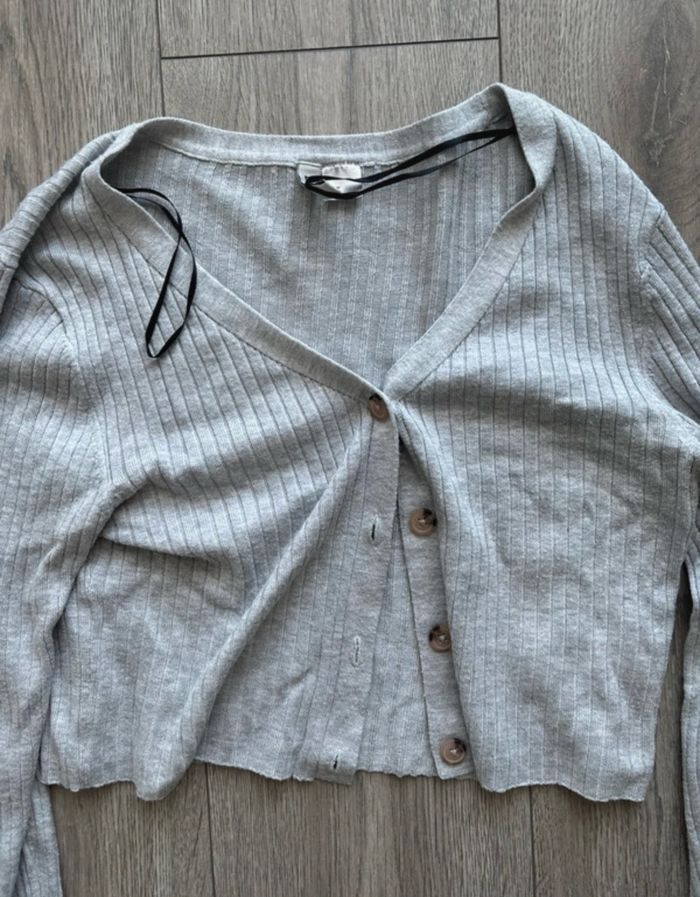 Gilet court à boutons - photo numéro 2