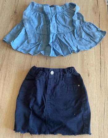 Lot de 2 jupes en 4 ans