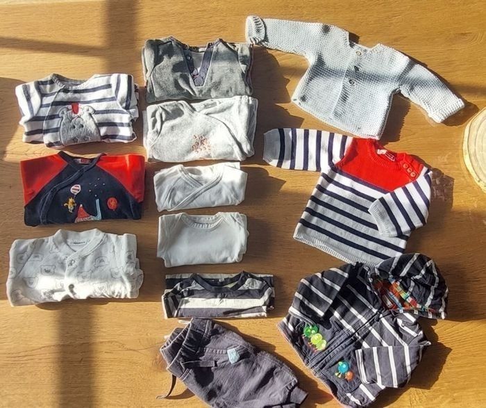 Vends lot vêtements de marque garçon 1 et 3 mois - photo numéro 2
