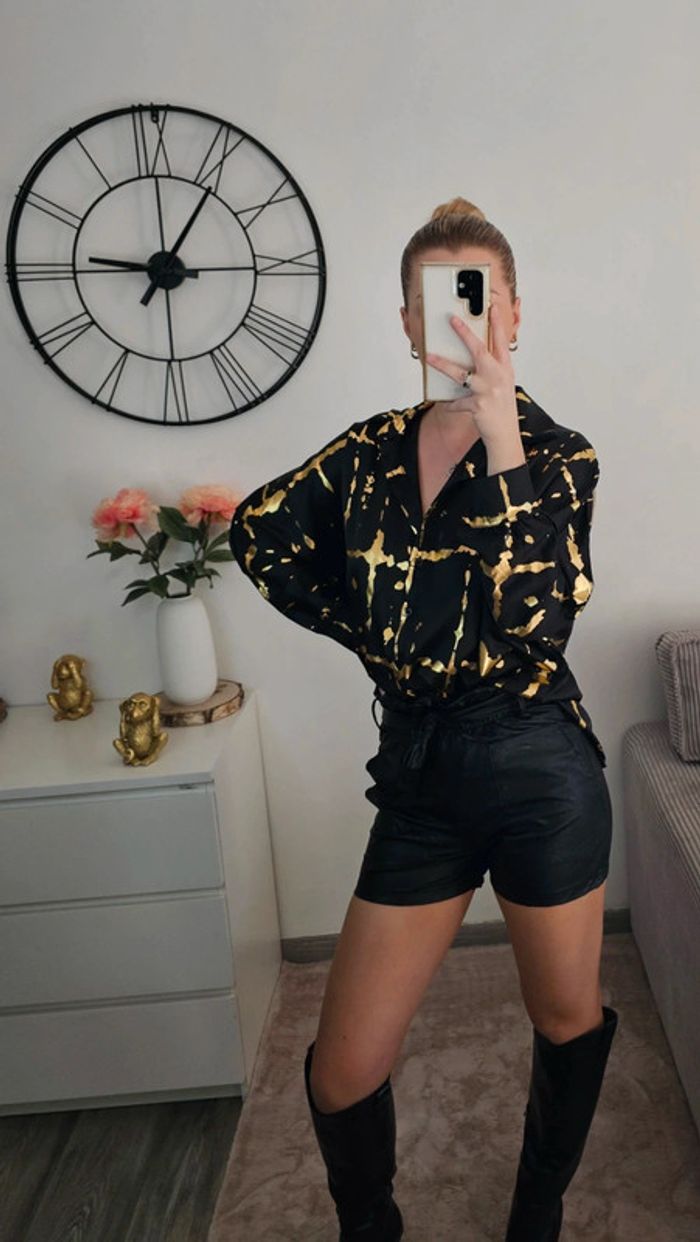 Short en simili cuir