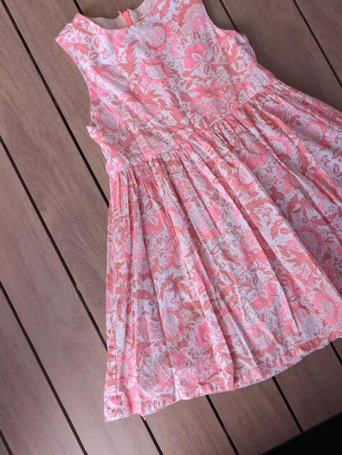 Jolie robe aux motifs fleuris - photo numéro 2