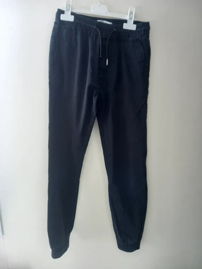 Pantalon jogging noir de la marque " NPO Junior ".
