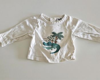 T-shirt taille 1 mois neuf