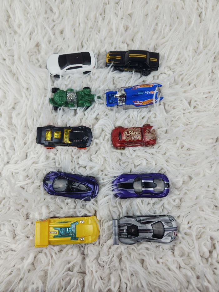 Lot de 24 petites voitures marque Hot Wheels 🎅 - photo numéro 9