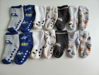 Lot de 7 paires de chaussettes antidérapantes (Bleu/Beige/Gris) Pointure 15-16 (3/6 mois) Kiabi