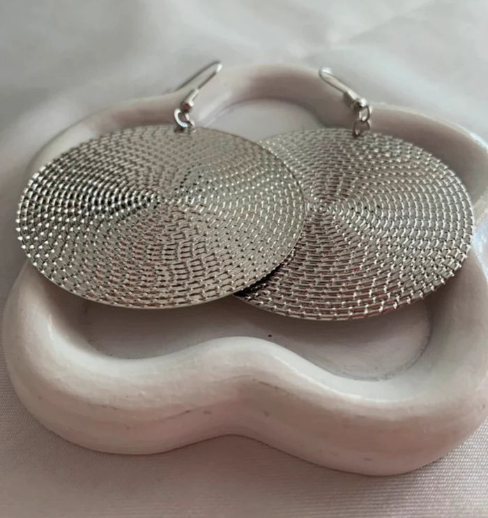 Boucles d’oreilles xxl vintages rondes argentées - photo numéro 6