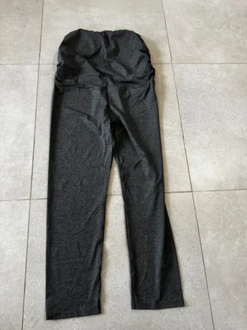 Pantalon extensible gris 2XL, très bon état,