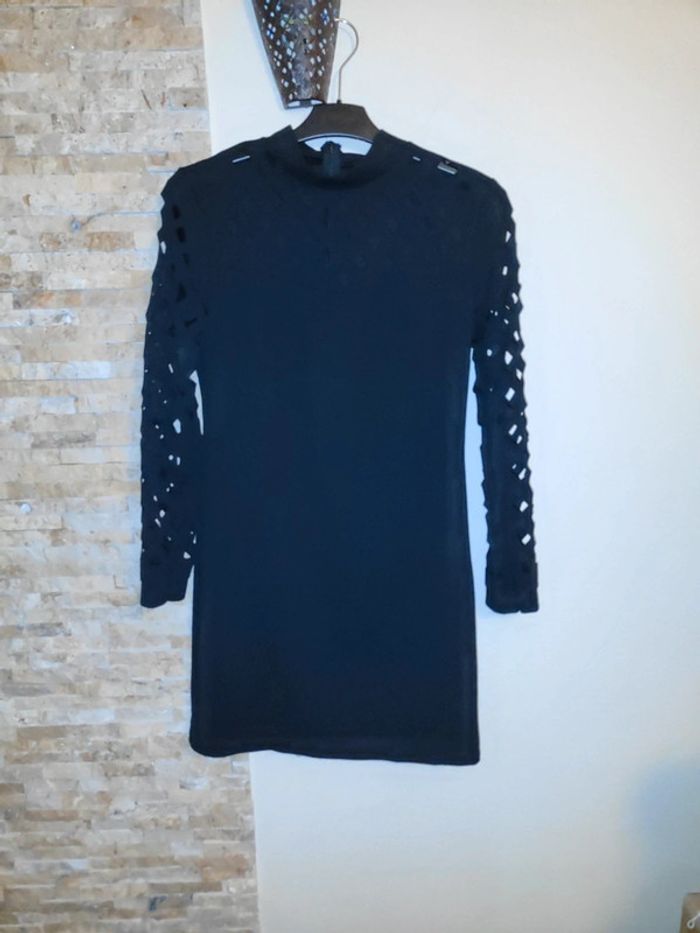 Robe noire manches ajourées - photo numéro 1