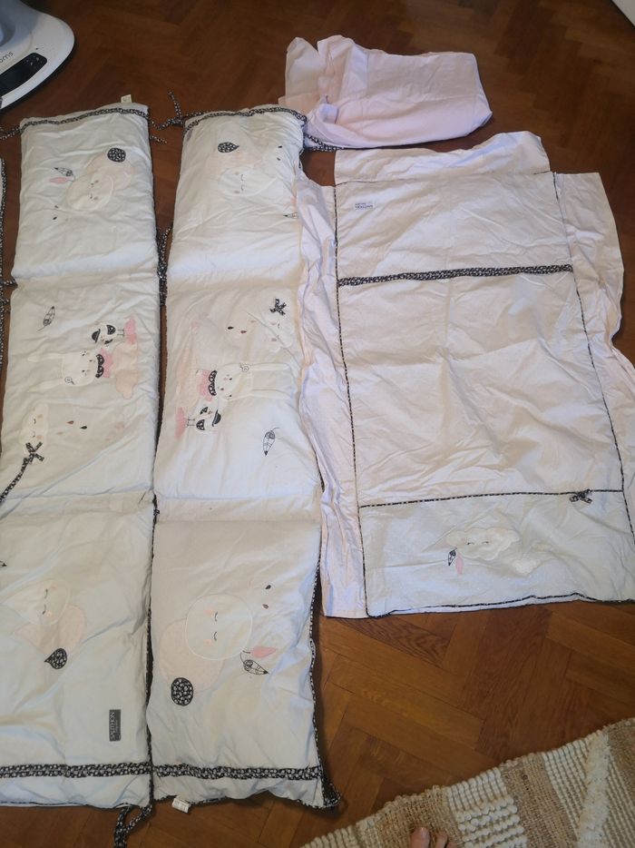 Lot matelas à langer, tour de lit, jouet sauthon - photo numéro 3