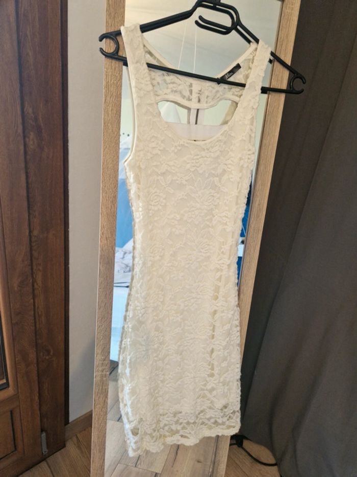 Jolie robe dentelle