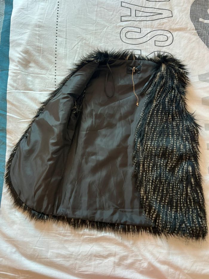 ๐ชถ Gilet sans manches en fausse fourrure ๐ชถ - photo numรฉro 3
