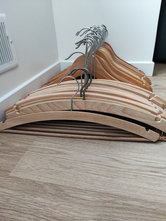 Lot de 38 cintres en Bois - photo numéro 2