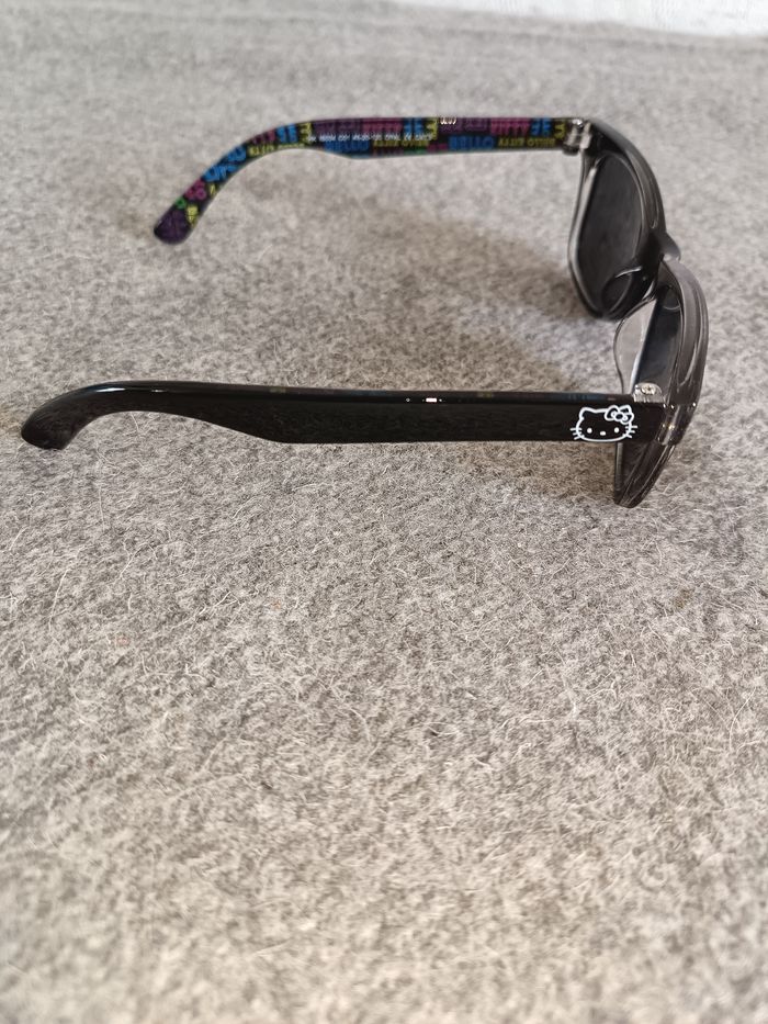 Lunette de soleil enfant noir hello kitty neuve - photo numéro 5