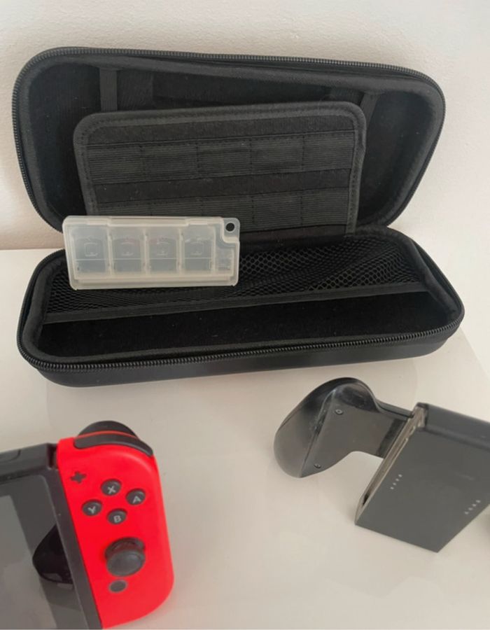 Nintendo switch + 2 jeux de vidéos de switch - photo numéro 5