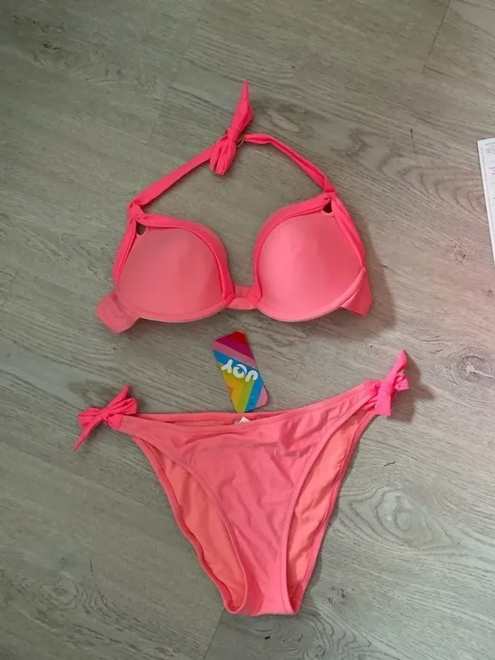 Maillot de bain, bikini, taille 38 40 M Joy Neuf