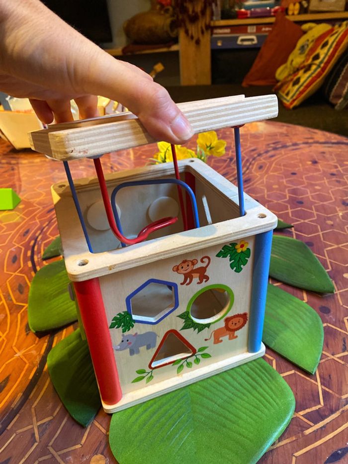 Jeux multi face, Cube en bois chiffres formes toucher couleurs agilité - photo numéro 3