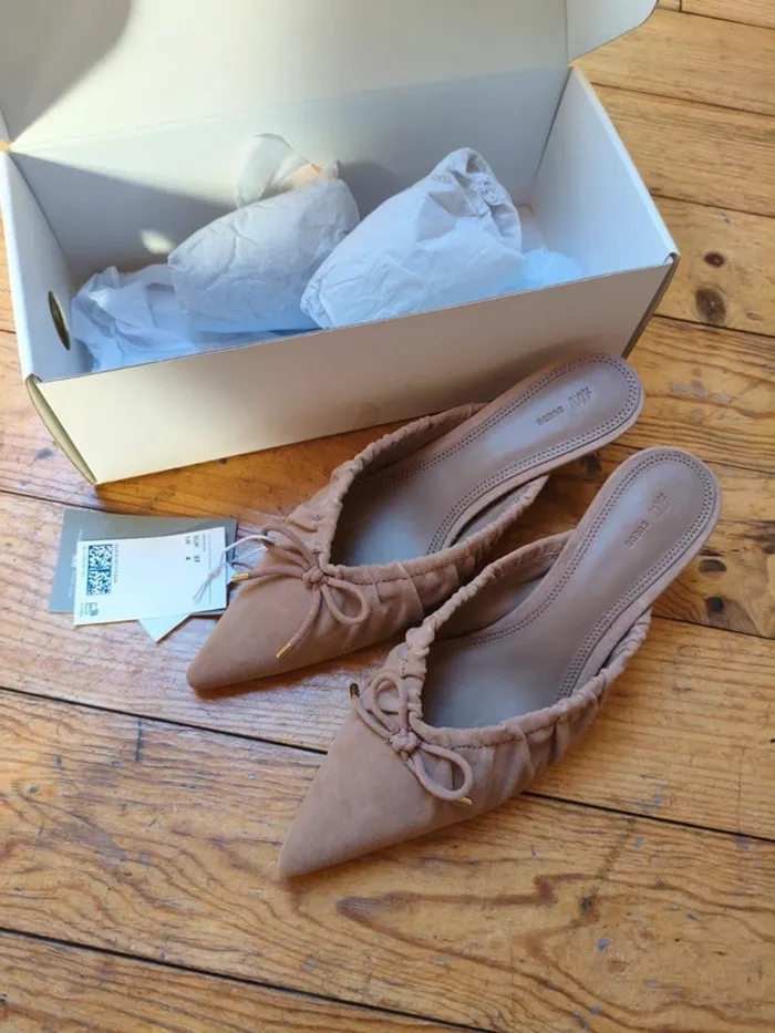 Mules en daim beige