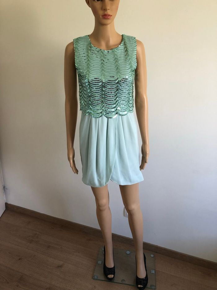 Robe verte neuve avec sequins TFNC London taille unique (taille petit) - photo numéro 3