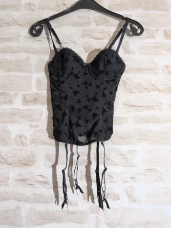 Lot lingerie XS – Porte-jarretelles & Body dentelle