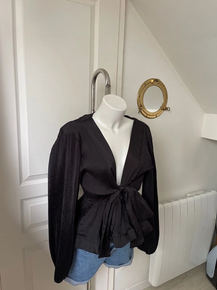 Top asymétrique