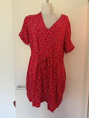 Robe rouge fleurie Kiabi