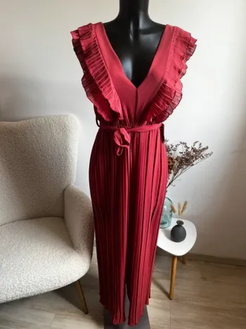 Combinaison rose bordeaux à volants soldée