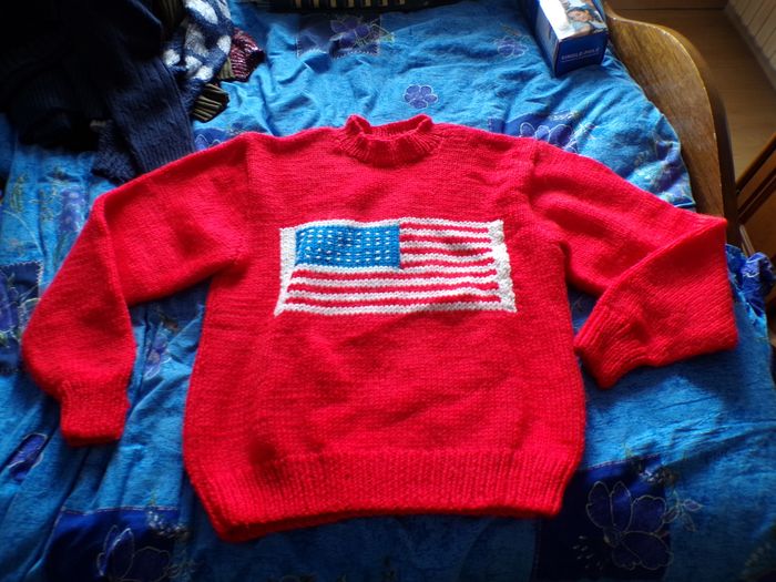 Pull rouge fait main T40