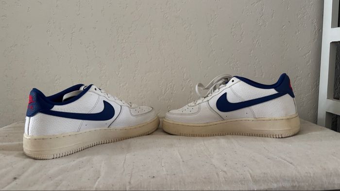 Nike air force blanche avec logo bleu - photo numéro 3