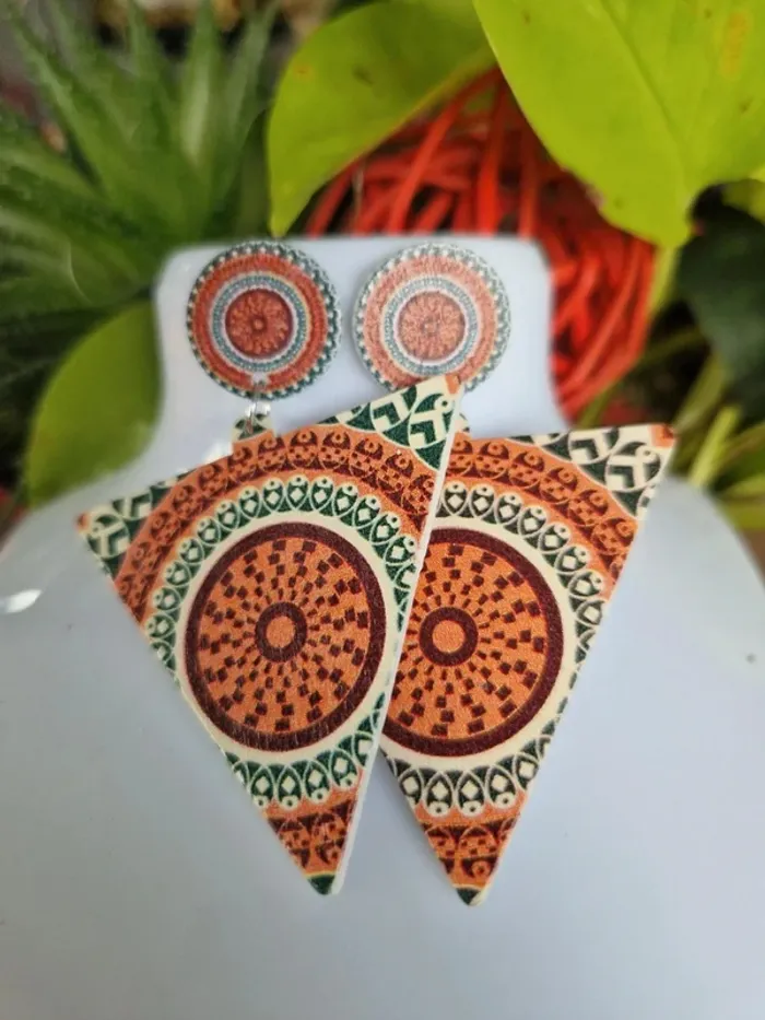 Boucles d'oreilles fantaisies en bois triangle orange