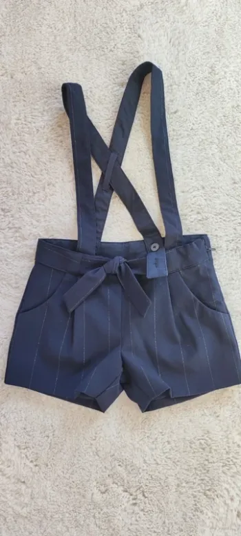 Short fille