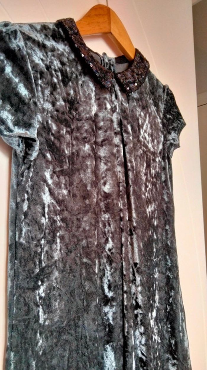 Robe de soirée chic fluide avec des sequins - photo numéro 2