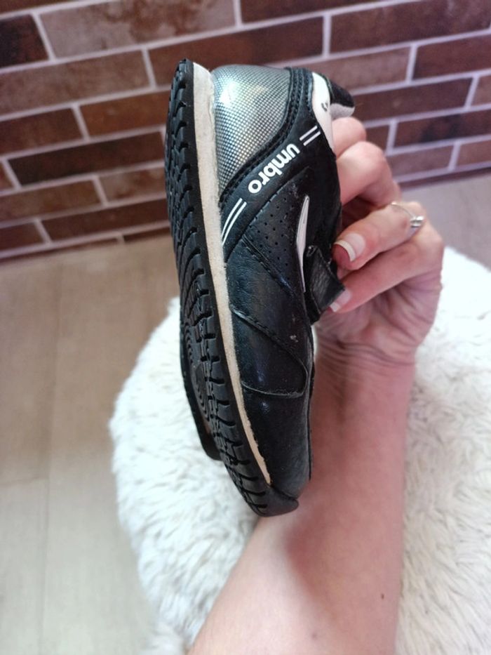 Chaussures Nike et umbro taille 22 - photo numéro 10