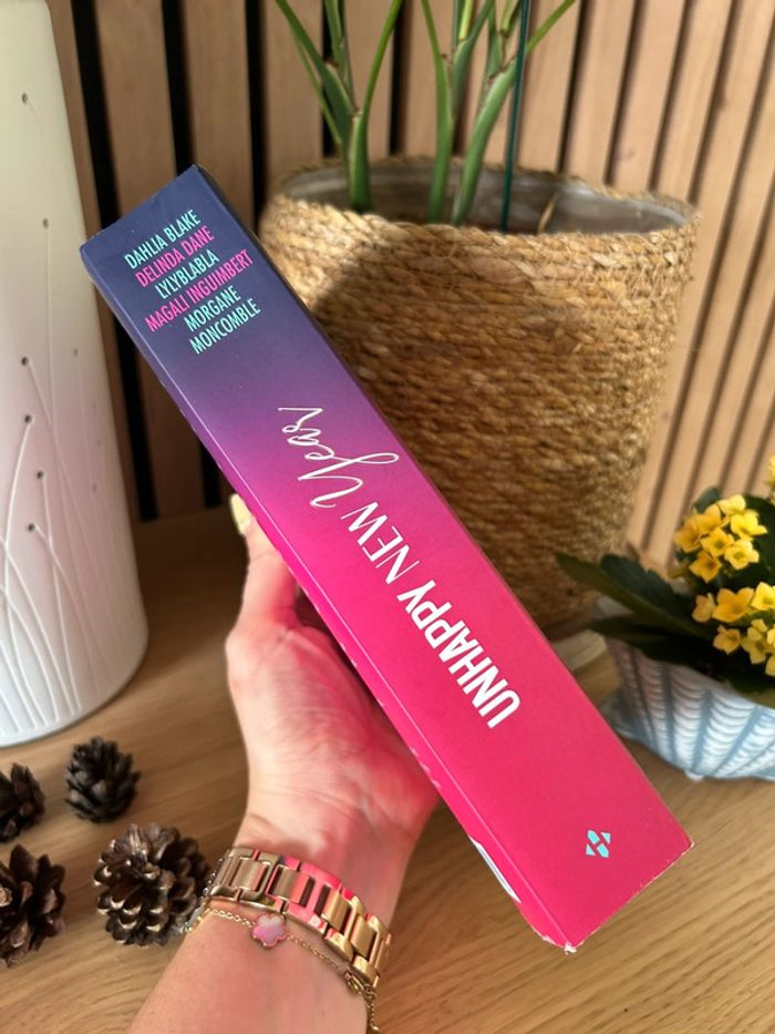 Livre Unhappy New Year - photo numéro 4