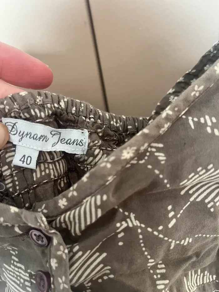top marrons fleuris avec boutons - photo numéro 3