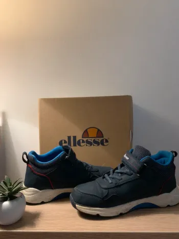 Chaussure d’enfant taille 34