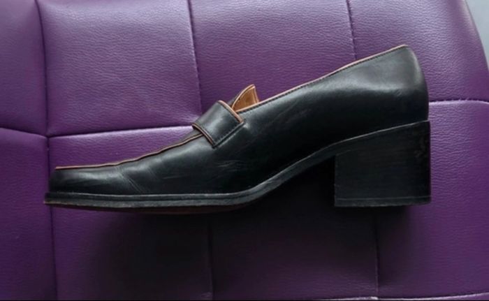 Mocassins Robert Clergerie noirs liseret orange, P. 38,5 - photo numéro 3