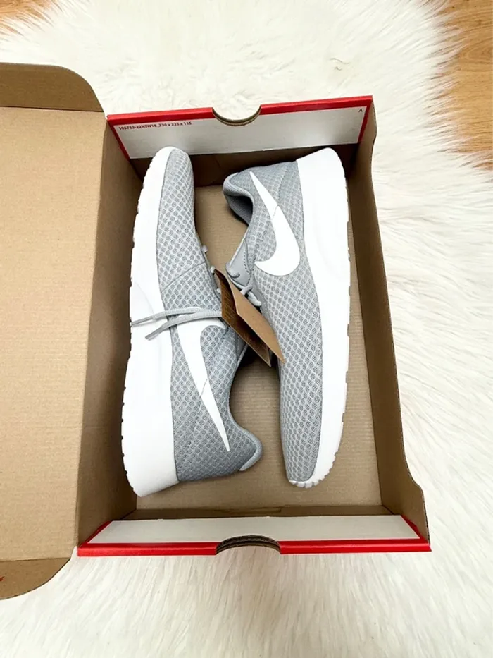 Nike Tanjun – Taille 44.5 – gris/blanc – Neuf avec étiquette - photo numéro 6