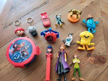 Lots figurines disney marvel harry Potter tortue ninja miraculous cars mr mme