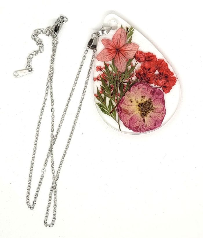 Bijoux création collier fleurs séchées nature