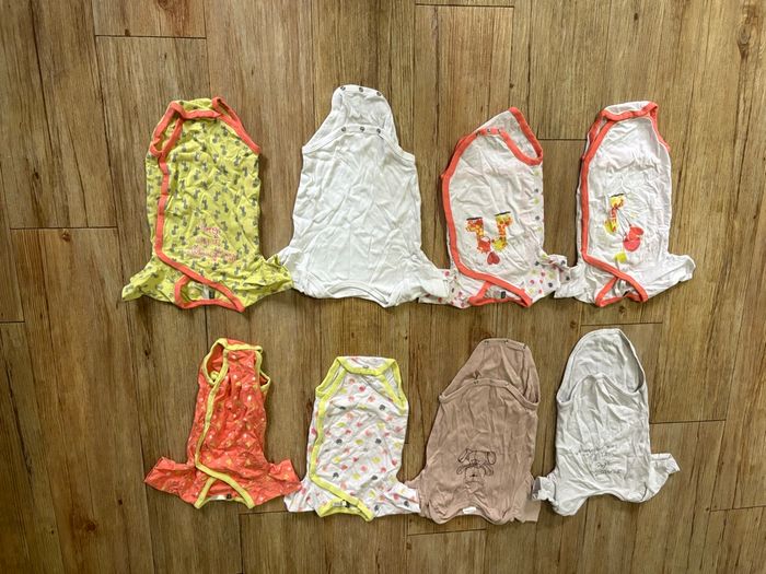 Lot 8 bodies manches courtes