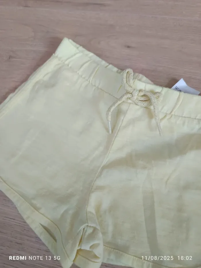 Magnifique short Vertbaudet jaune taille 5 ans - photo numéro 2