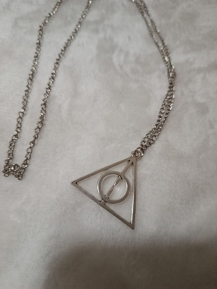 A saisir, beau collier " Harry Potter , les reliques de la mort "  ( bien lire svp ) - photo numéro 3