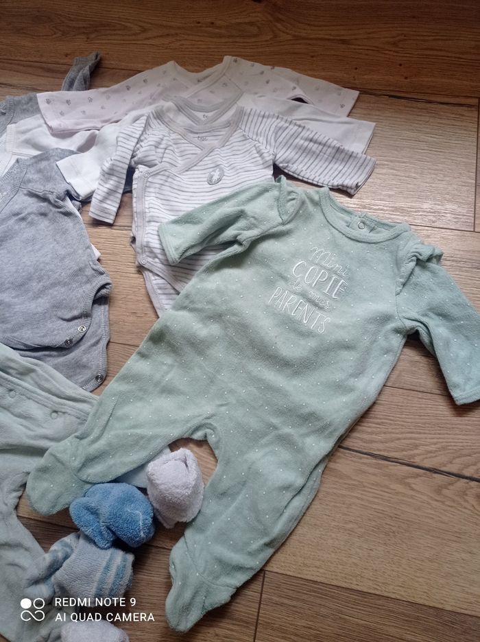 Lot vêtements 1 mois - photo numéro 3