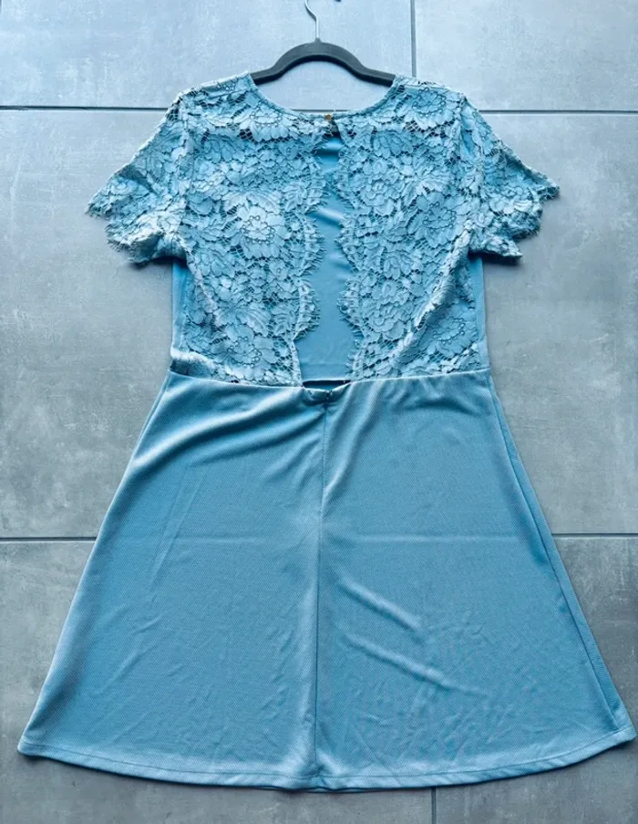 Magnifique robe Pimkie dentelle bleue ciel neuve - photo numéro 3